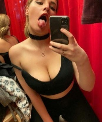 Амалия, 24